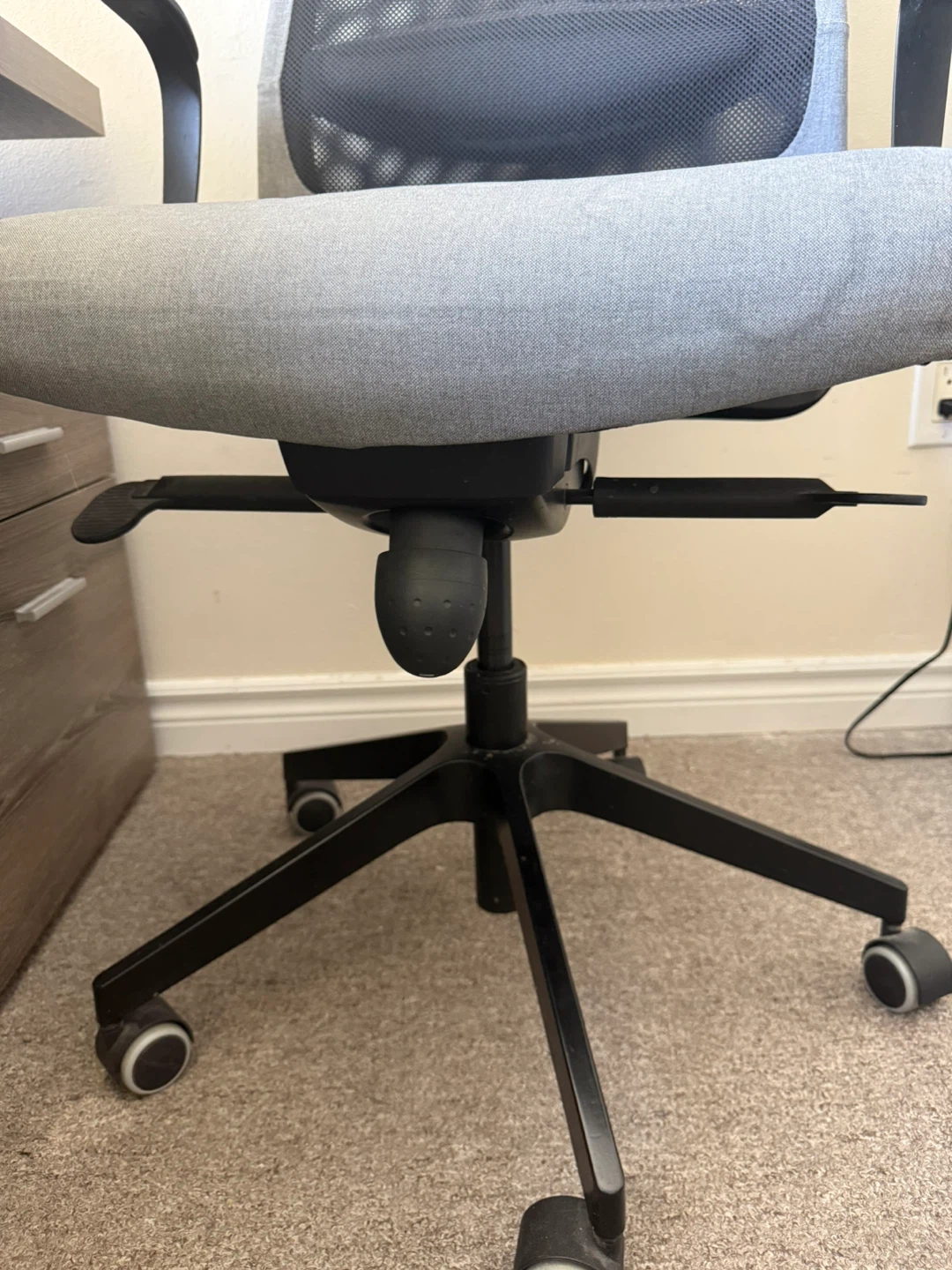 IKEA MARKUS Ergonomic Office Chair – Light Grey - photo 5