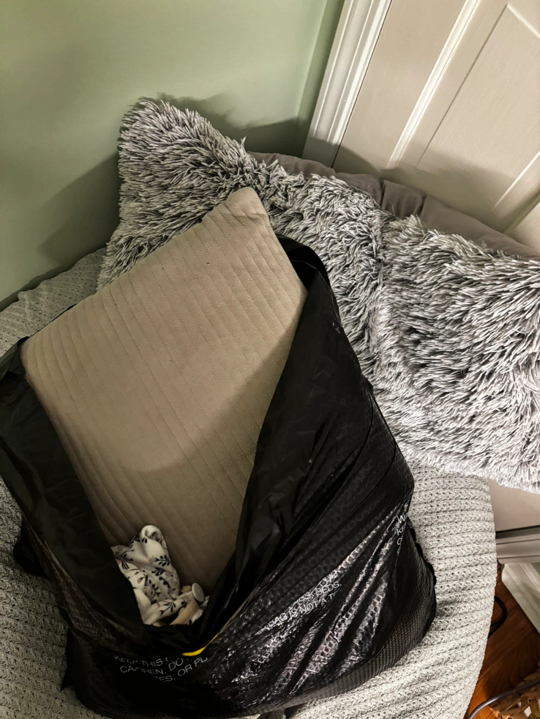 Whole bag of bed linen, blankets, pillows