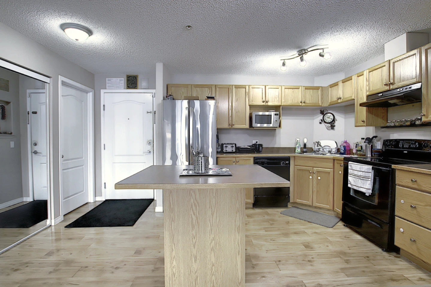 2 bed 2 full bath for rent in Hamptons - NW Edmonton - photo 3