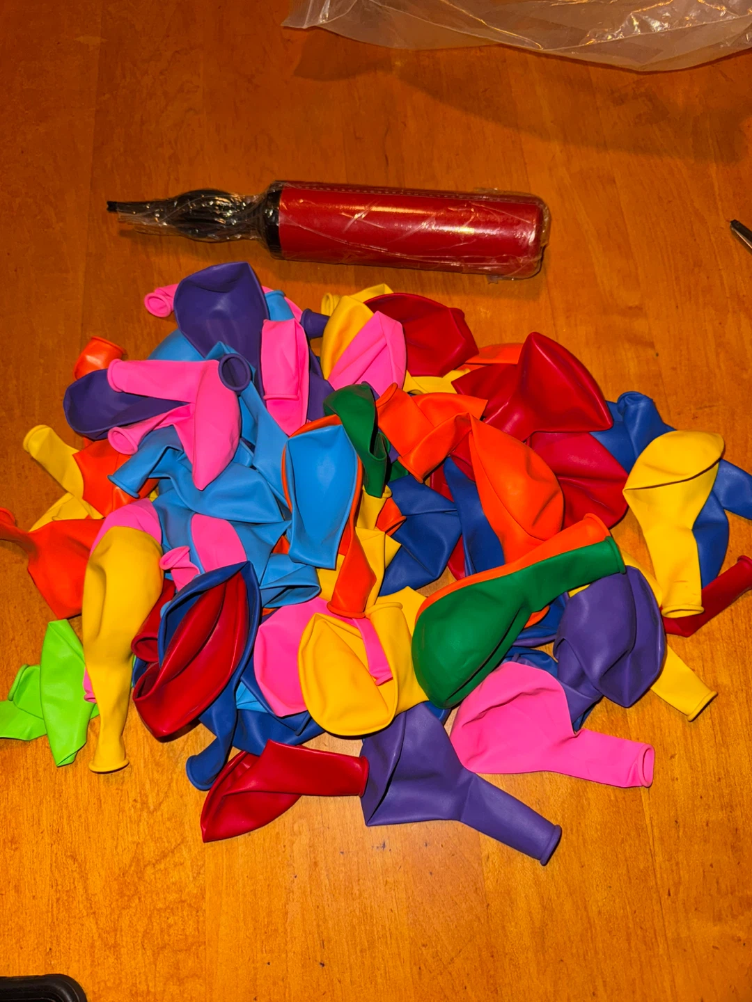 140 pc Balloons & pump, new