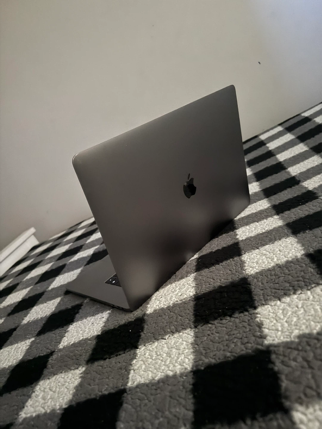 Apple MacBook Pro 15-inch, 2017 - photo 3