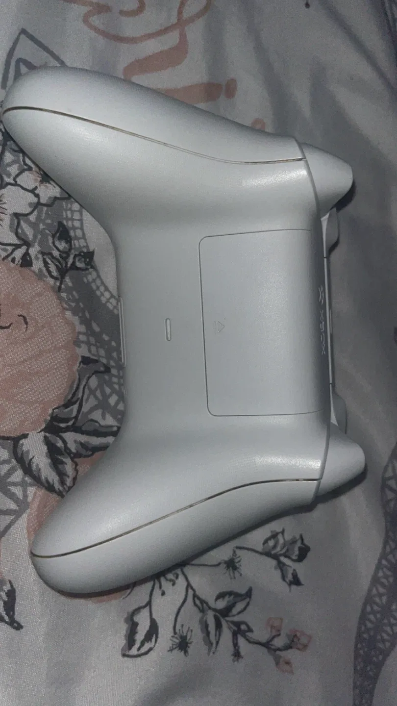 White Xbox Wireless Controller