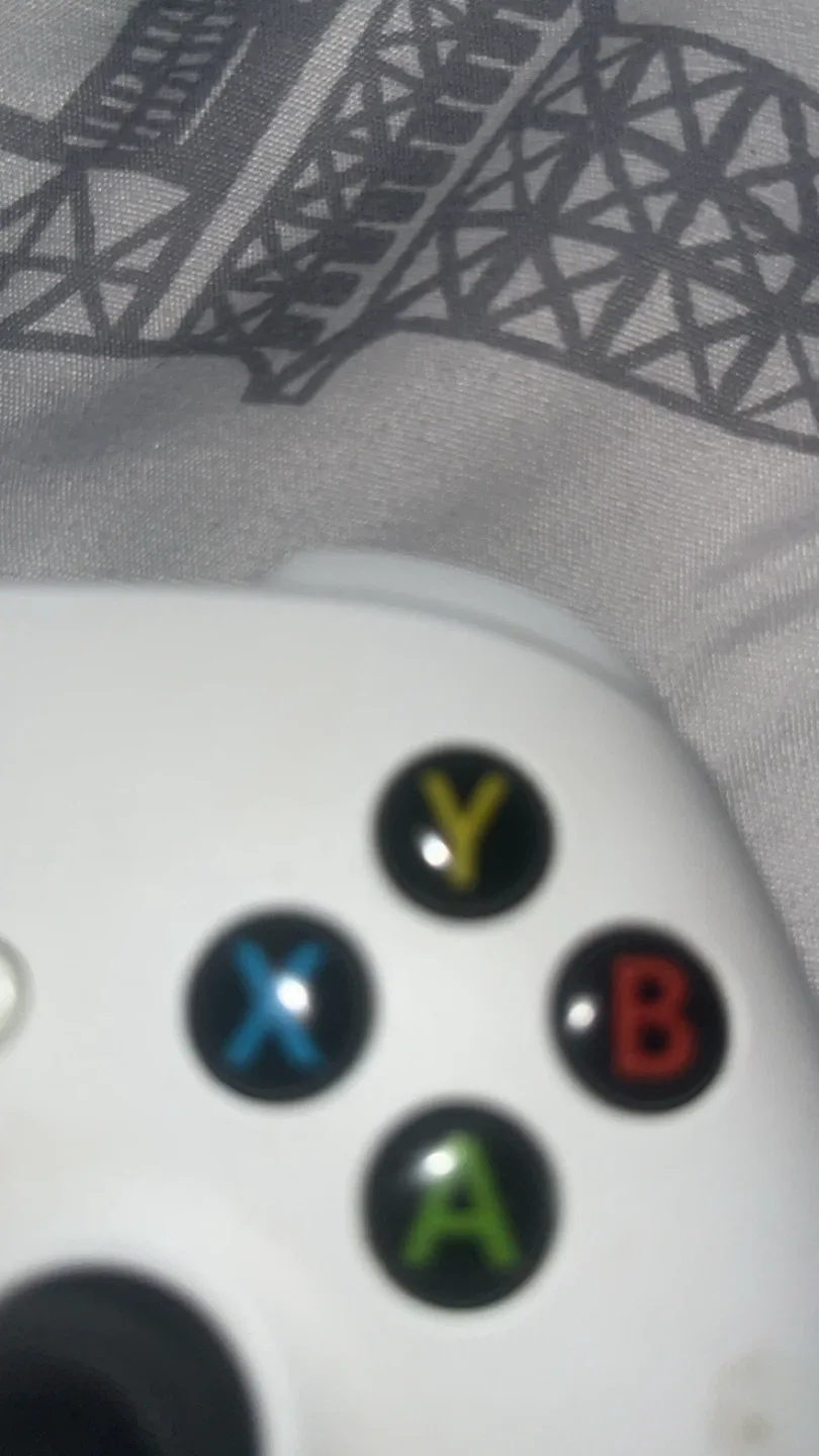 White Xbox Wireless Controller - photo 4