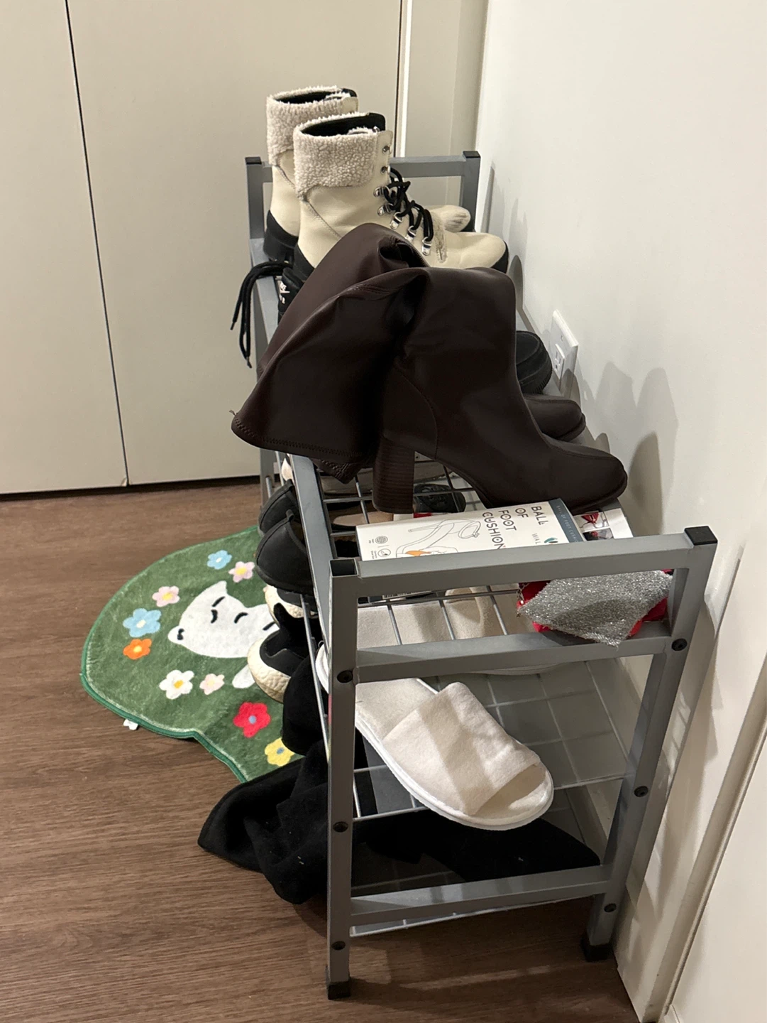Shoe rack 31.5 by 22.5 inches - photo 2
