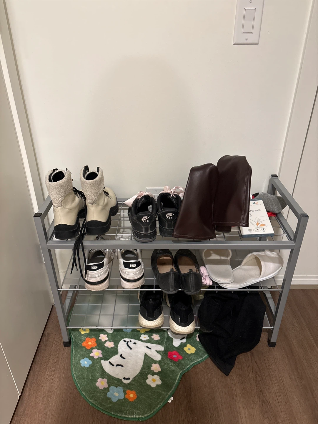 Shoe rack 31.5 by 22.5 inches