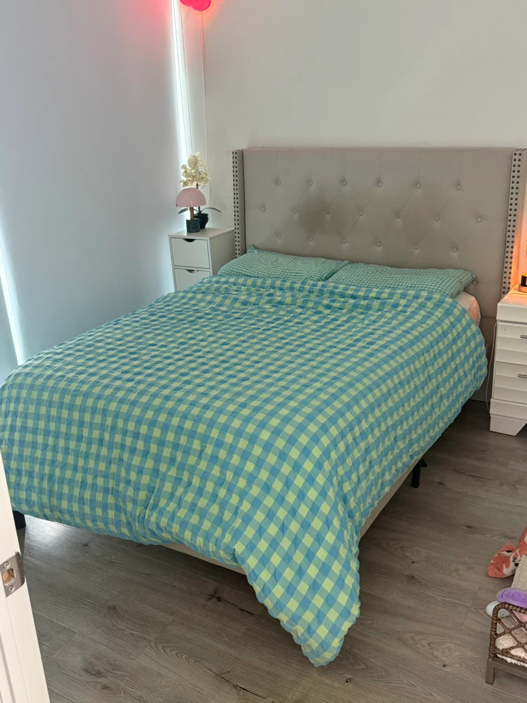 Queen Size Tufted Headboard Bed Frame - photo 2