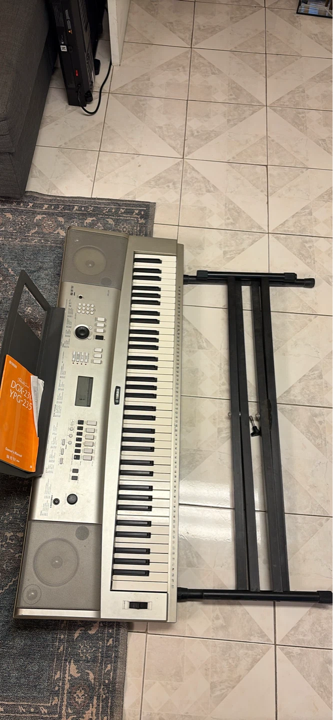 Yamaha ypg 235 Keyboard with Stand