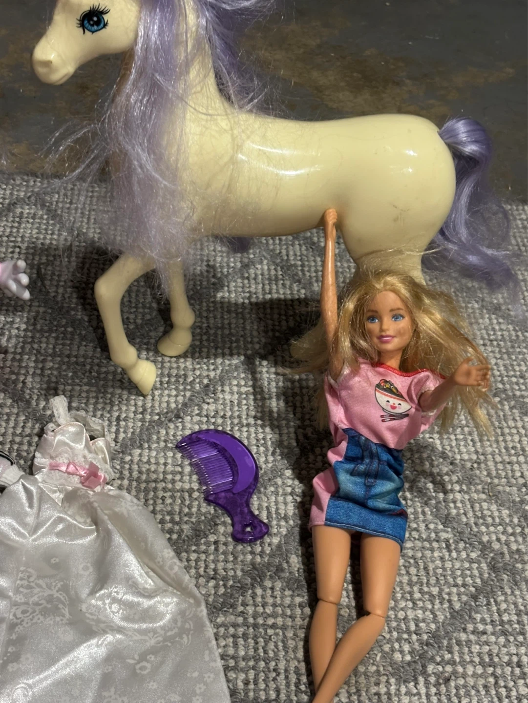Barbie Doll, Daisy Duck, Unicorn & Accessories Lot - photo 2