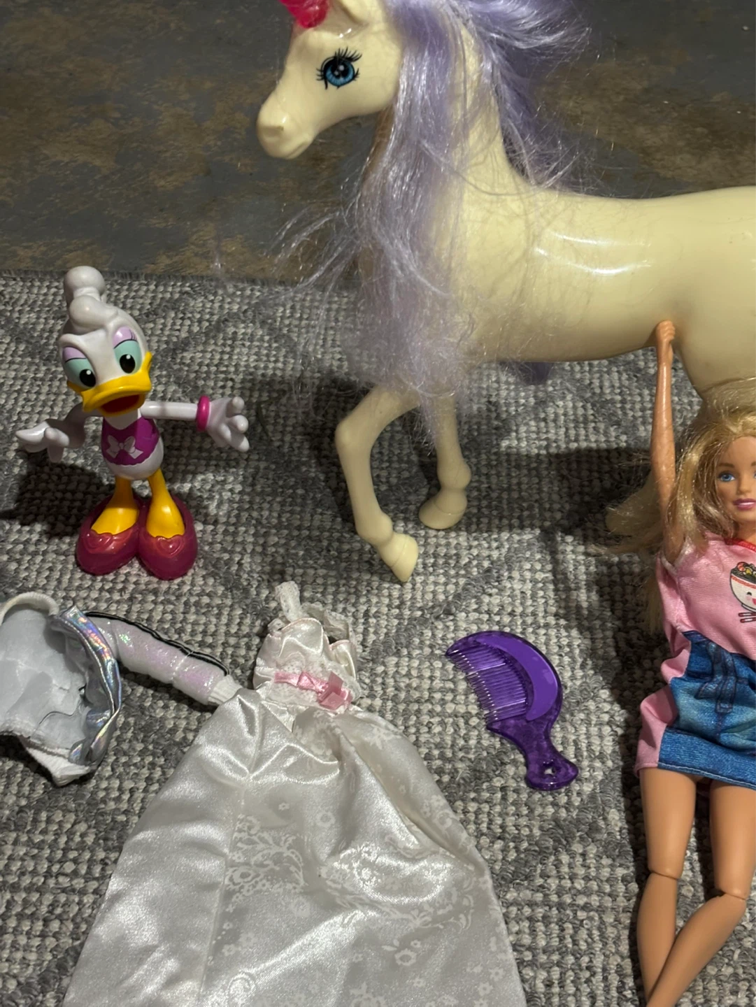 Barbie Doll, Daisy Duck, Unicorn & Accessories Lot - photo 4
