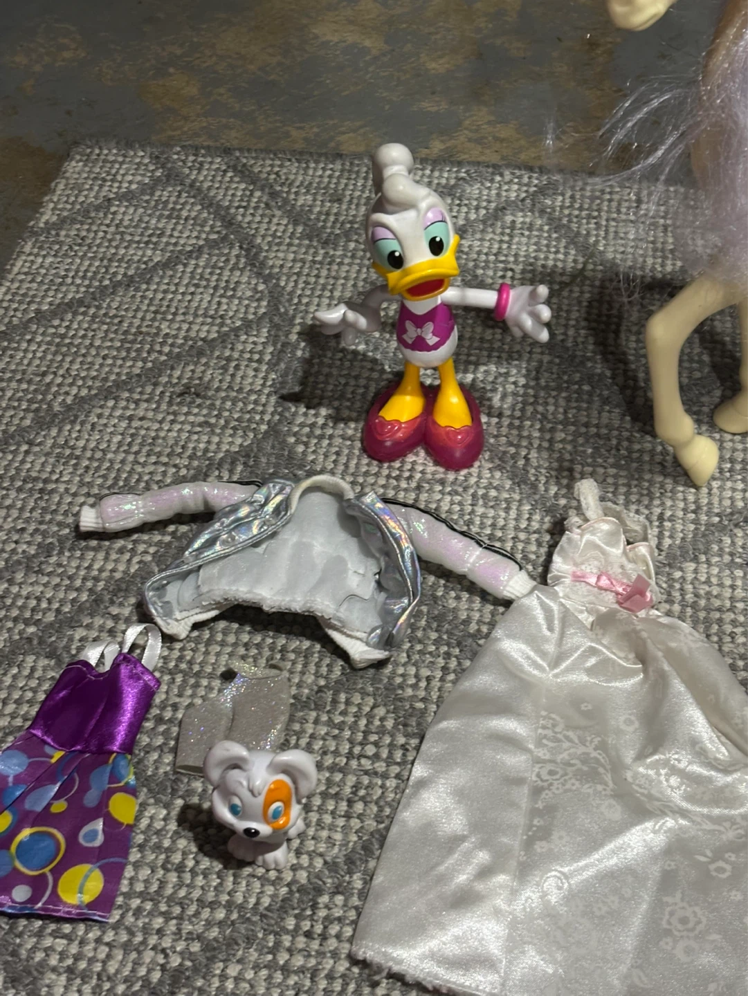 Barbie Doll, Daisy Duck, Unicorn & Accessories Lot - photo 3