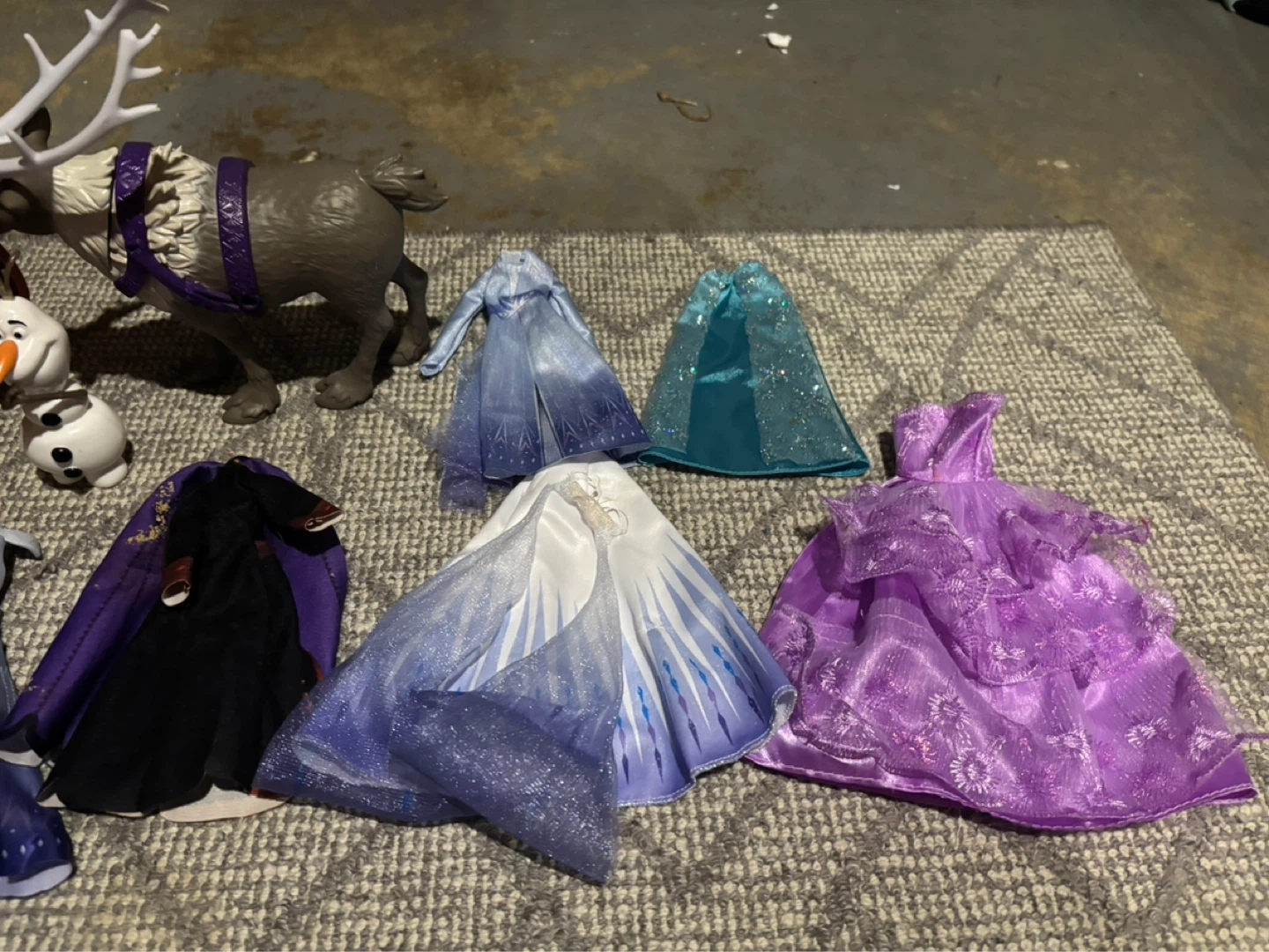Disney Frozen Doll Set with Figures and Outfits - photo 3