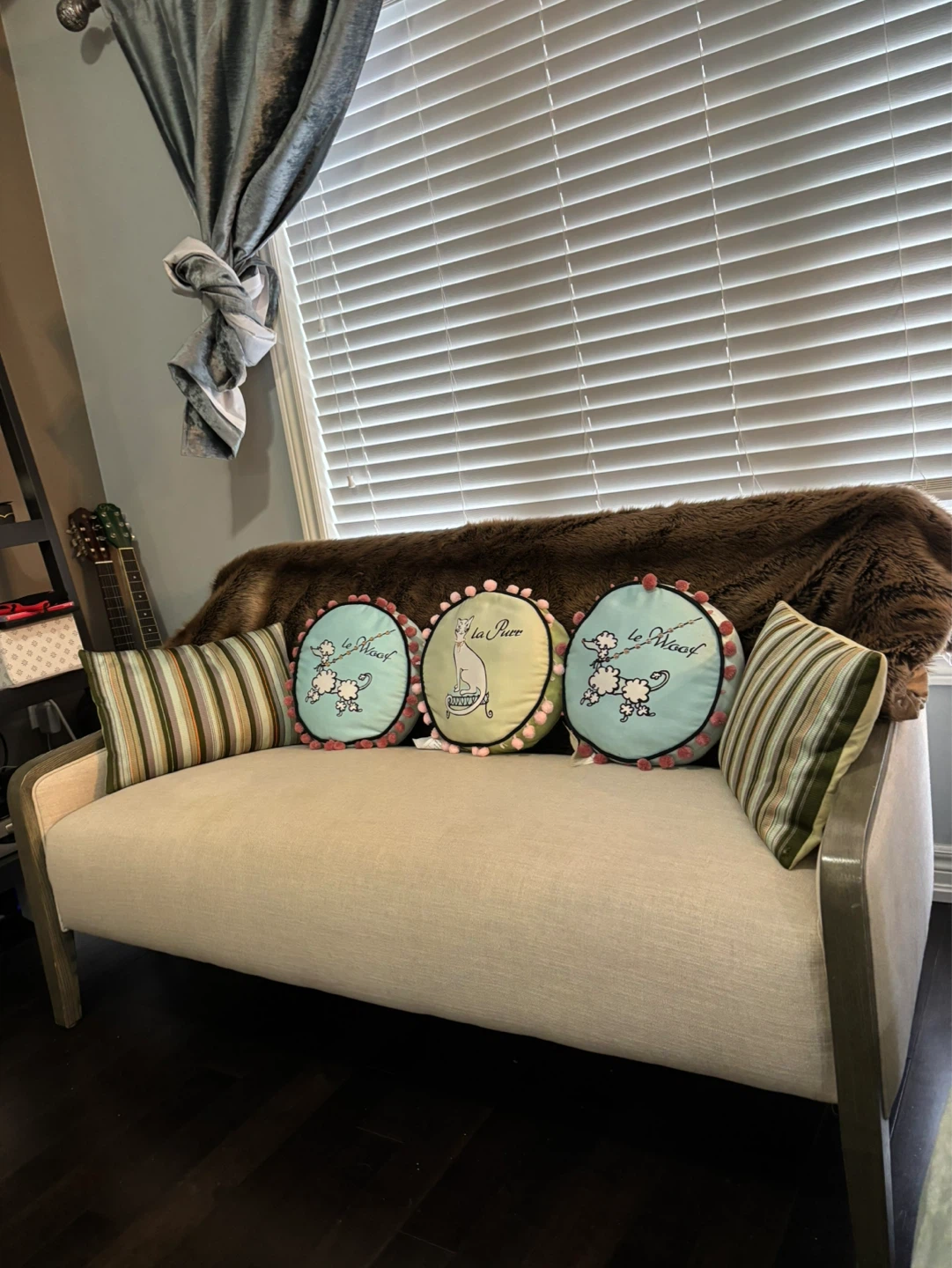 Upholstered Accent Loveseat - photo 5