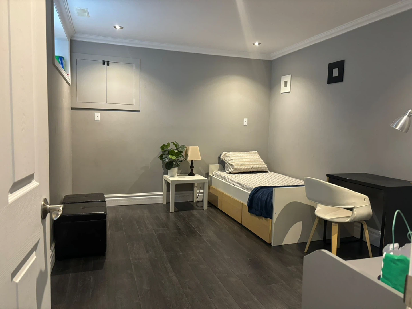 Female Tenant Wanted