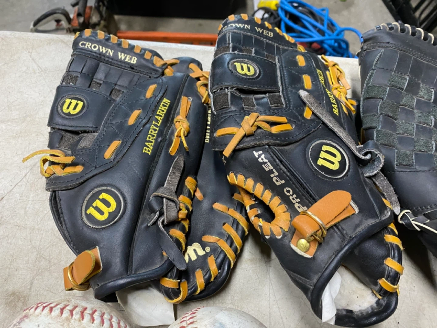 Baseball gloves with balls - photo 2