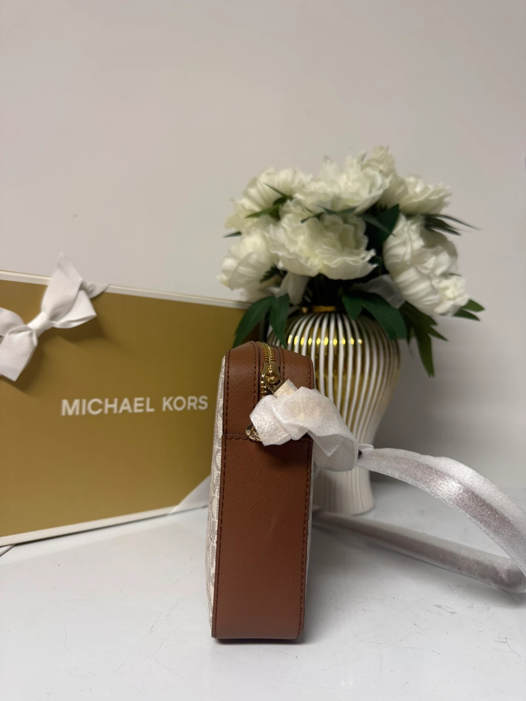 Michael Kors Jet Set Camera Bag - photo 3