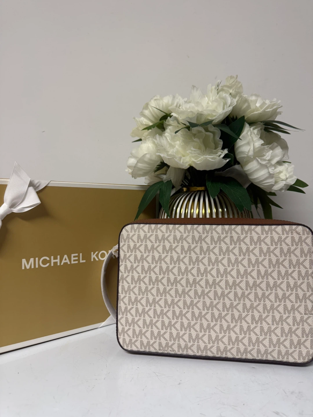 Michael Kors Jet Set Camera Bag - photo 2