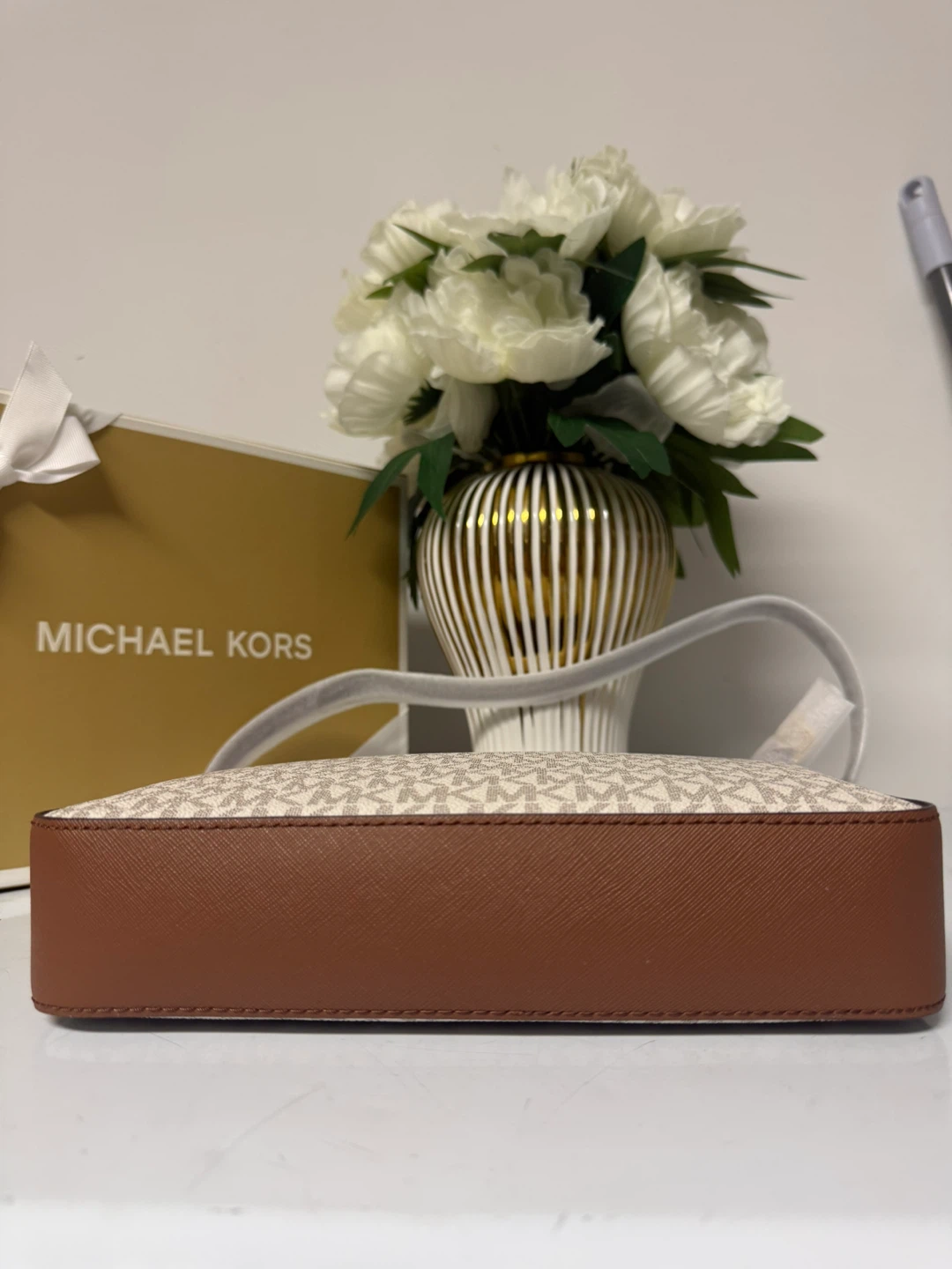 Michael Kors Jet Set Camera Bag - photo 5