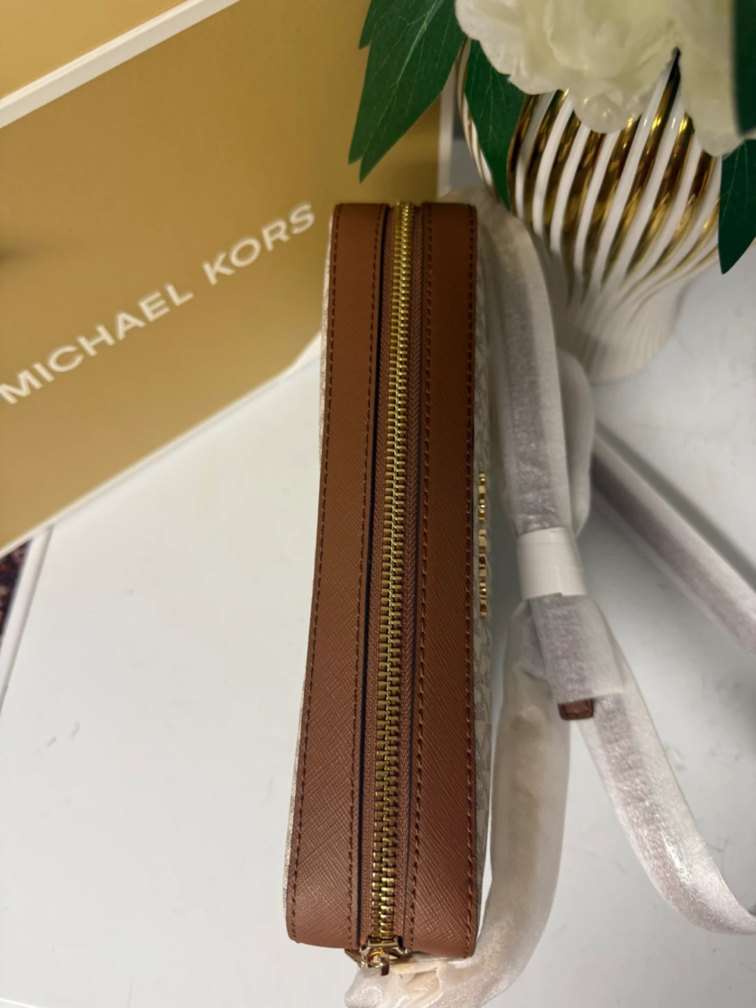 Michael Kors Jet Set Camera Bag - photo 4