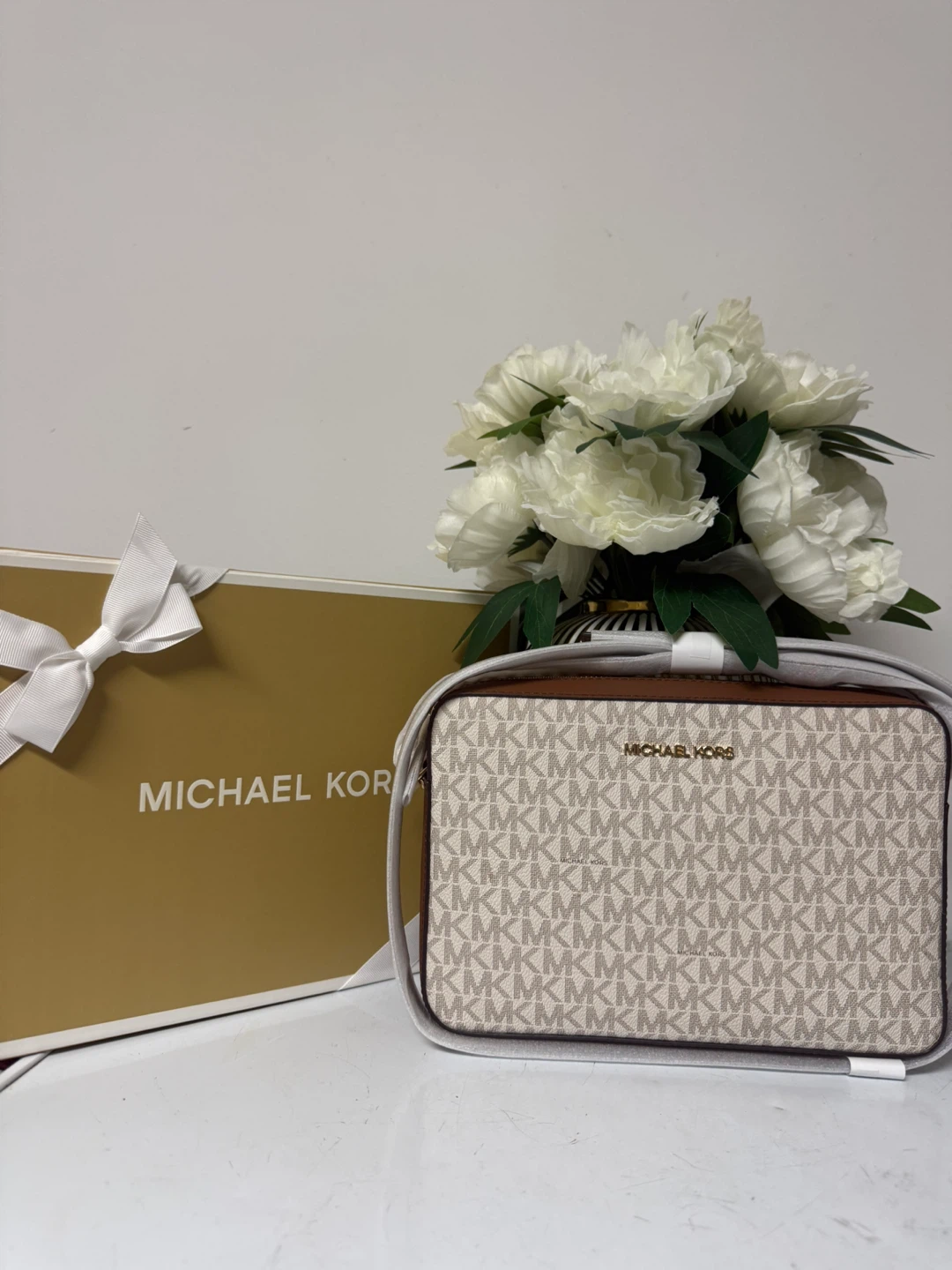 Michael Kors Jet Set Camera Bag