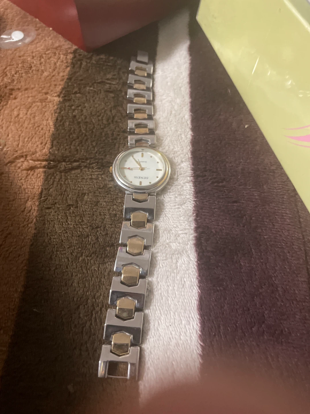 A Geneva quartz watch - photo 3