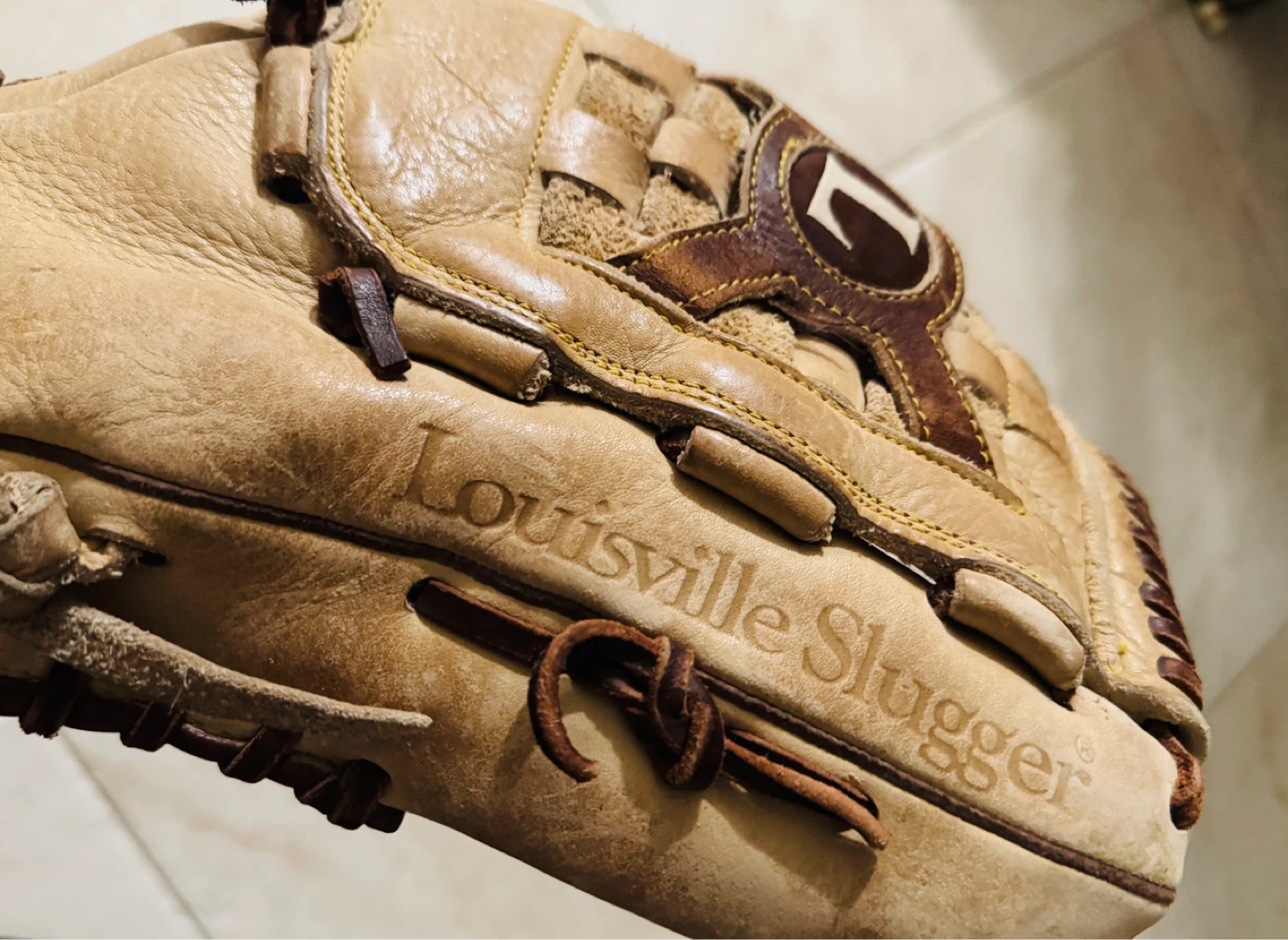 Louisville Slugger TPS1400B Baseball Glove (size 14”)