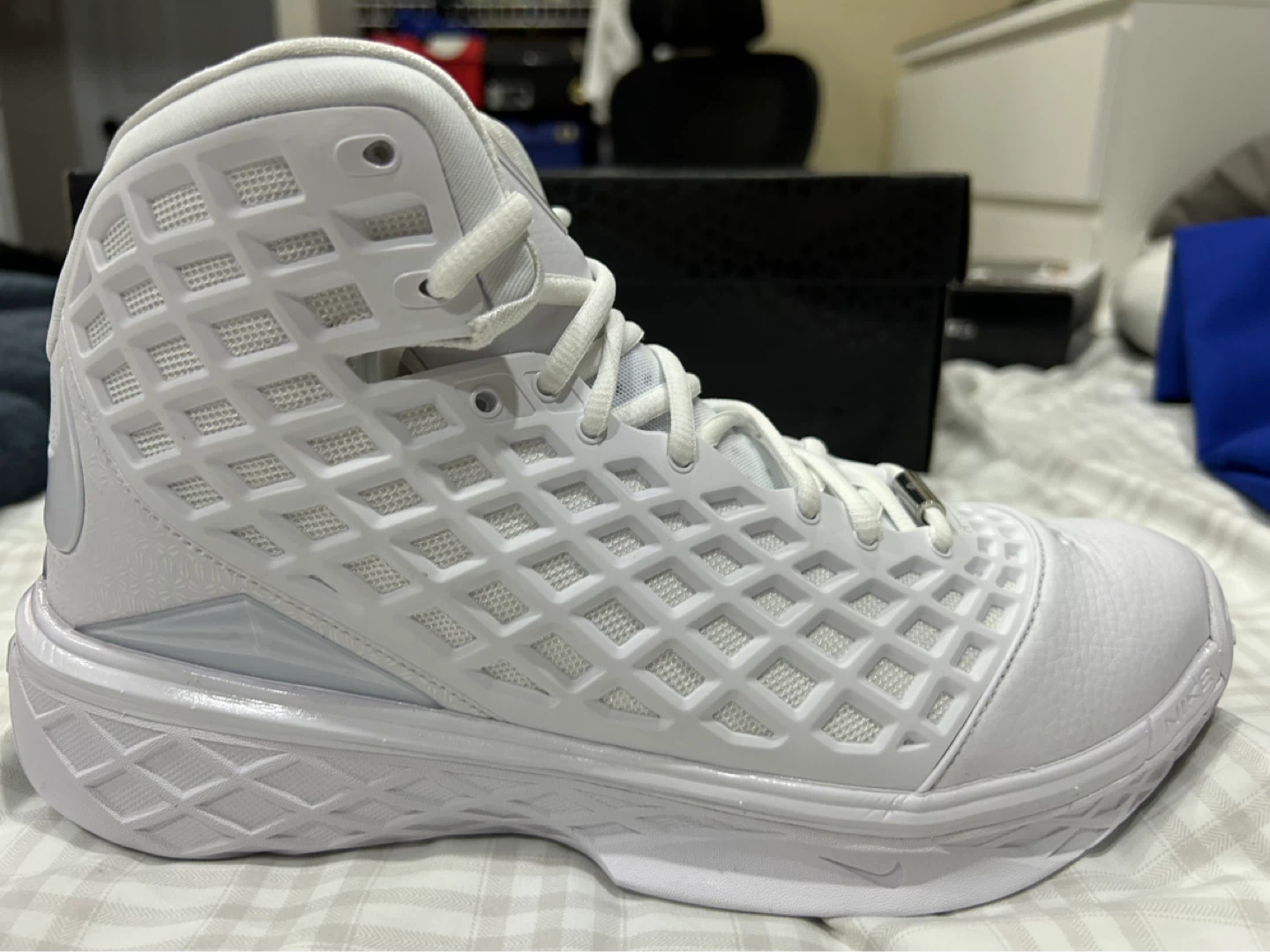 Nike Kobe 3 Protro “Halo” (Size 9) - photo 4