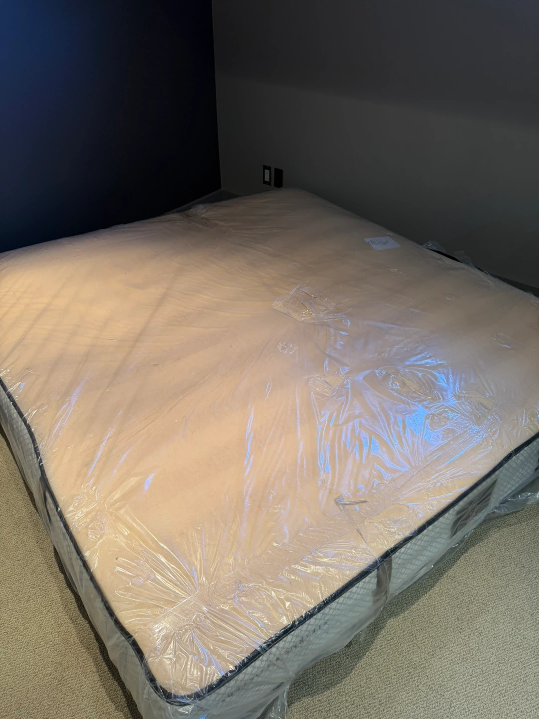 Famous brand mattress with good quality - photo 3