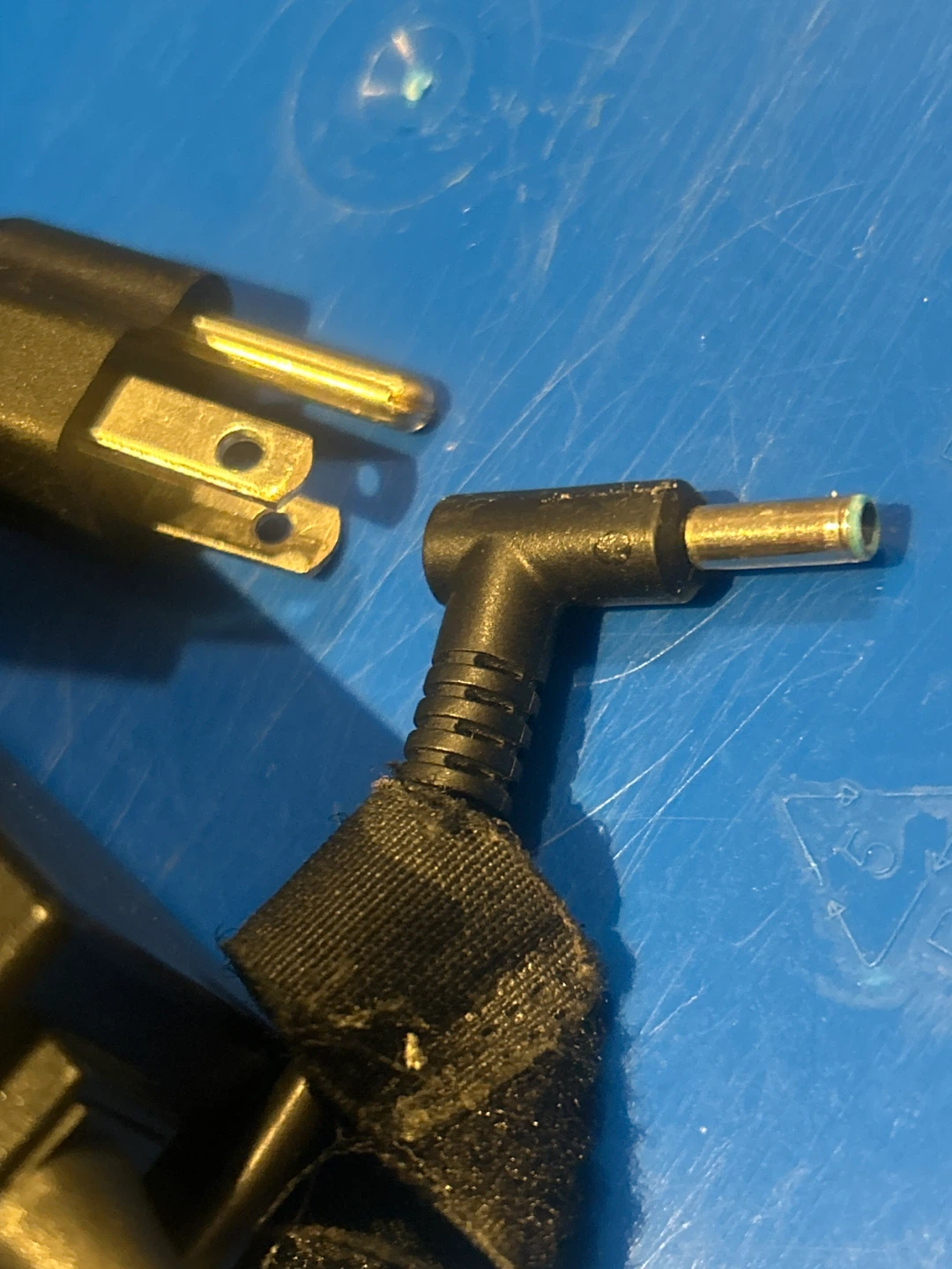 HP AC Power Adapter 65W - photo 2