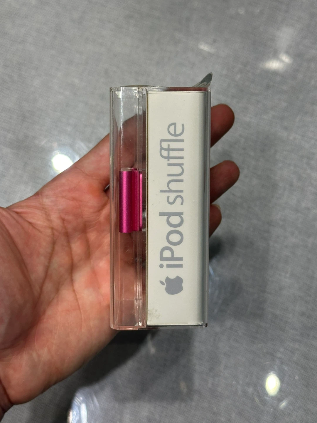Apple iPod shuffle 2nd Gen 1GB Pink - photo 2