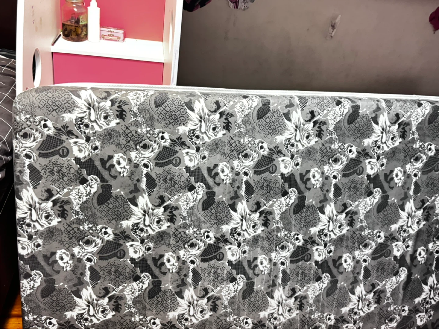 Twin Mattress with floral pattern - photo 4