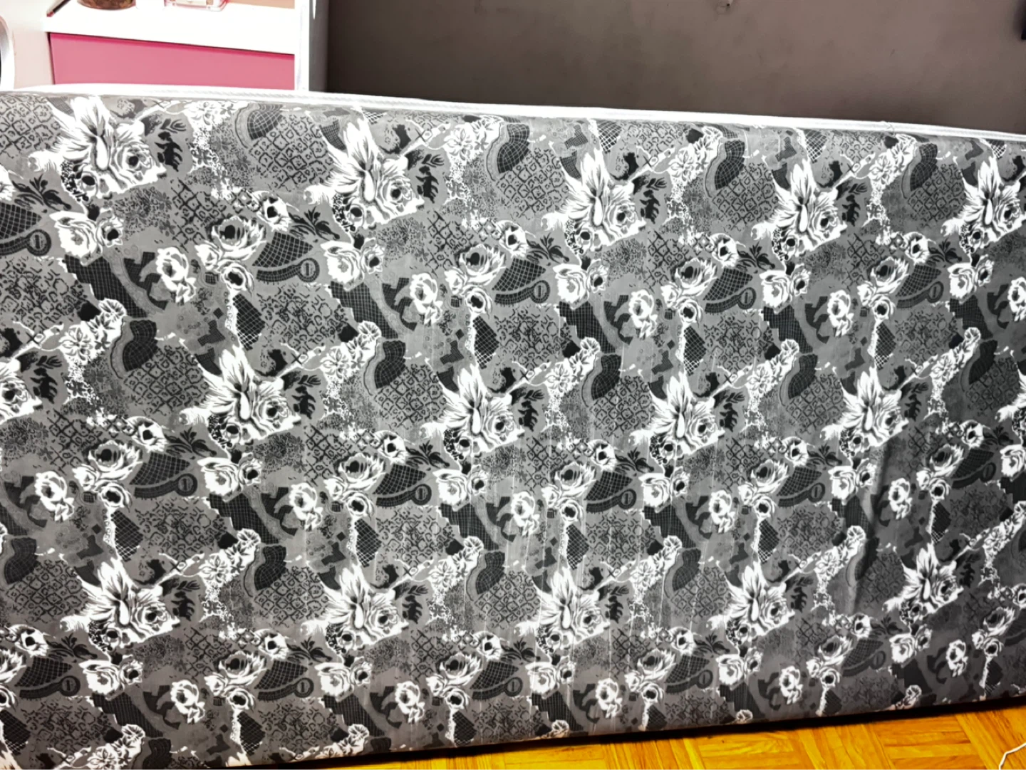 Twin Mattress with floral pattern - photo 2