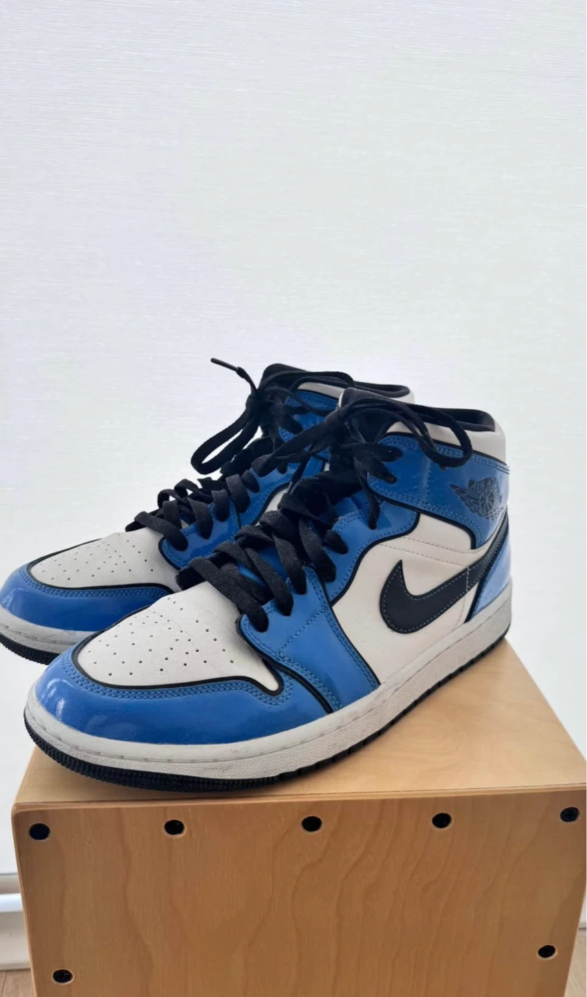 Nike Air Jordan 1 Mid SE "Signal Blue" - Size US 9.5