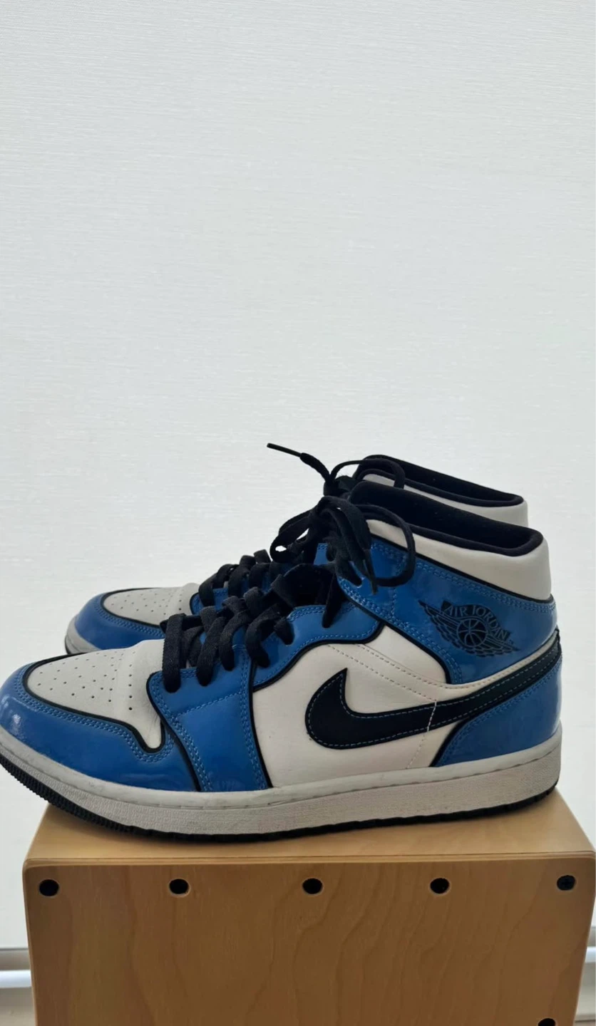 Nike Air Jordan 1 Mid SE "Signal Blue" - Size US 9.5 - photo 2