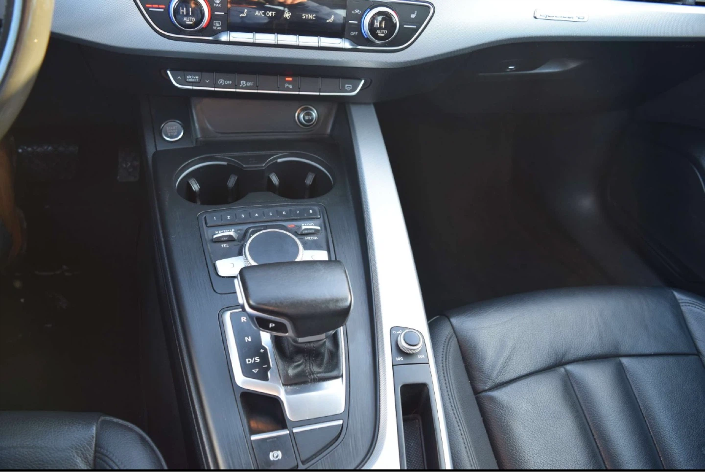 Audi A4 Sedan - photo 4