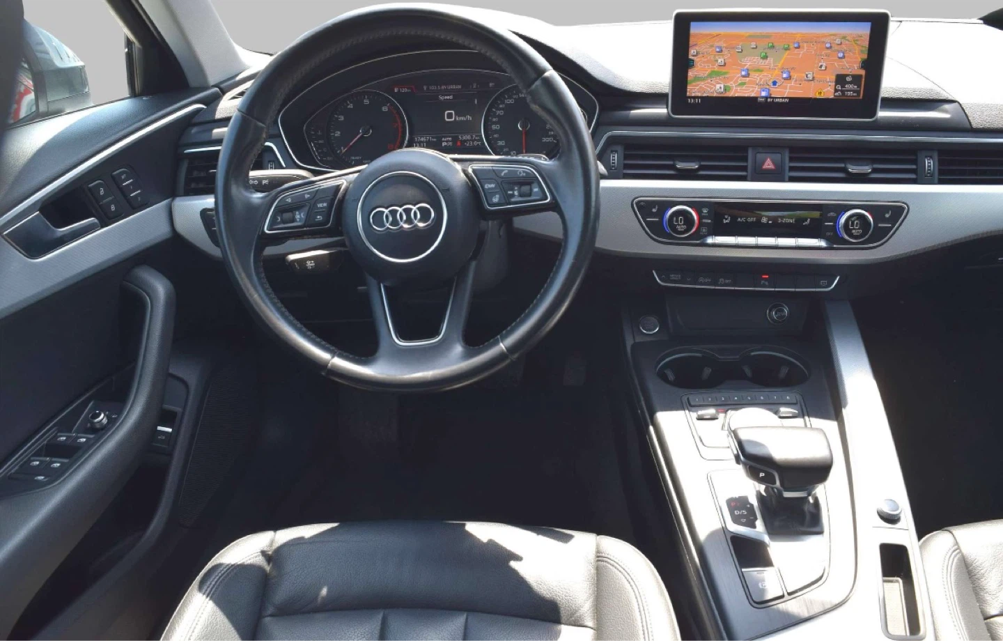 Audi A4 Sedan - photo 2