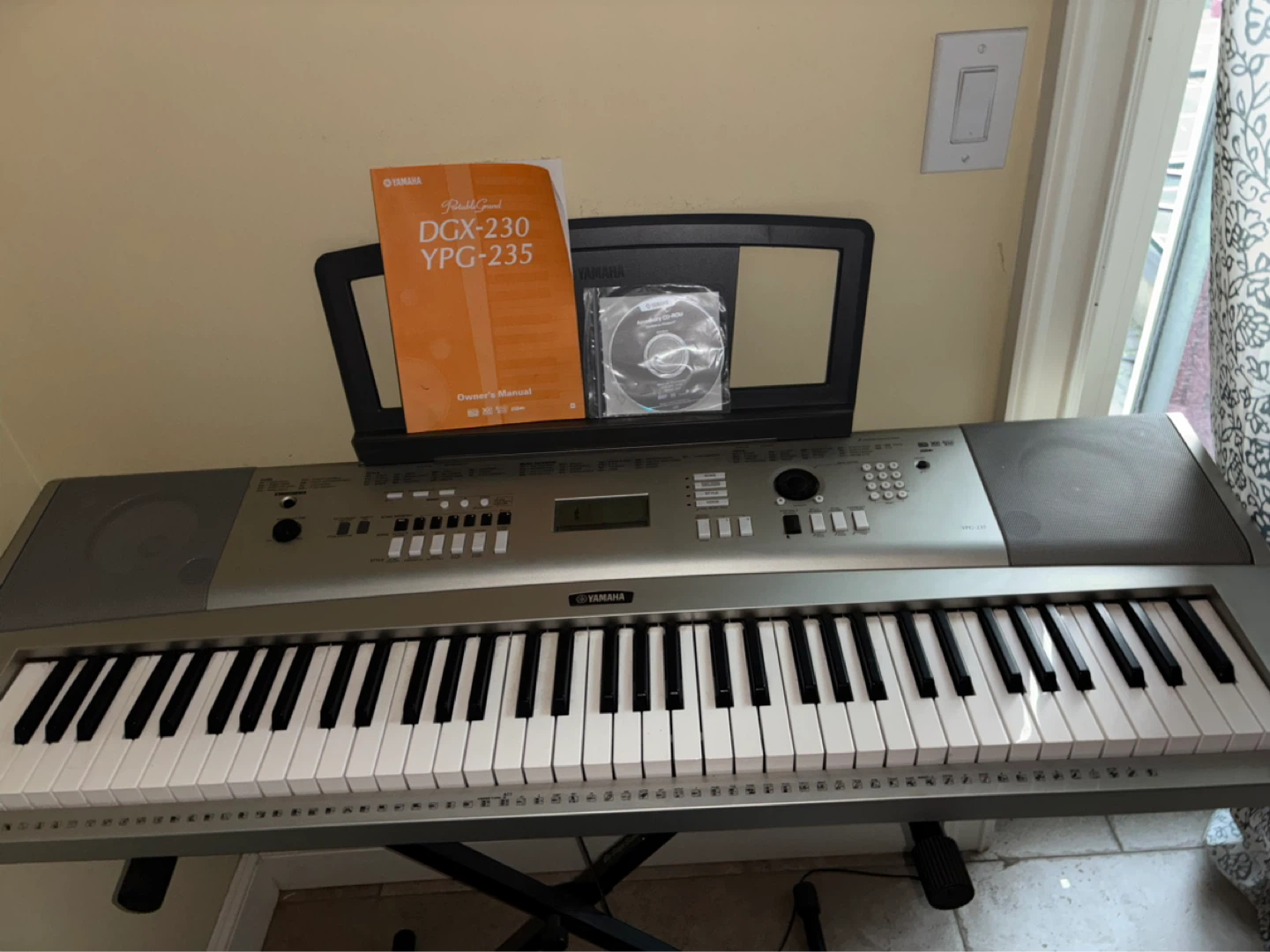 Yamaha Portable Grand DGX-230 Keyboard