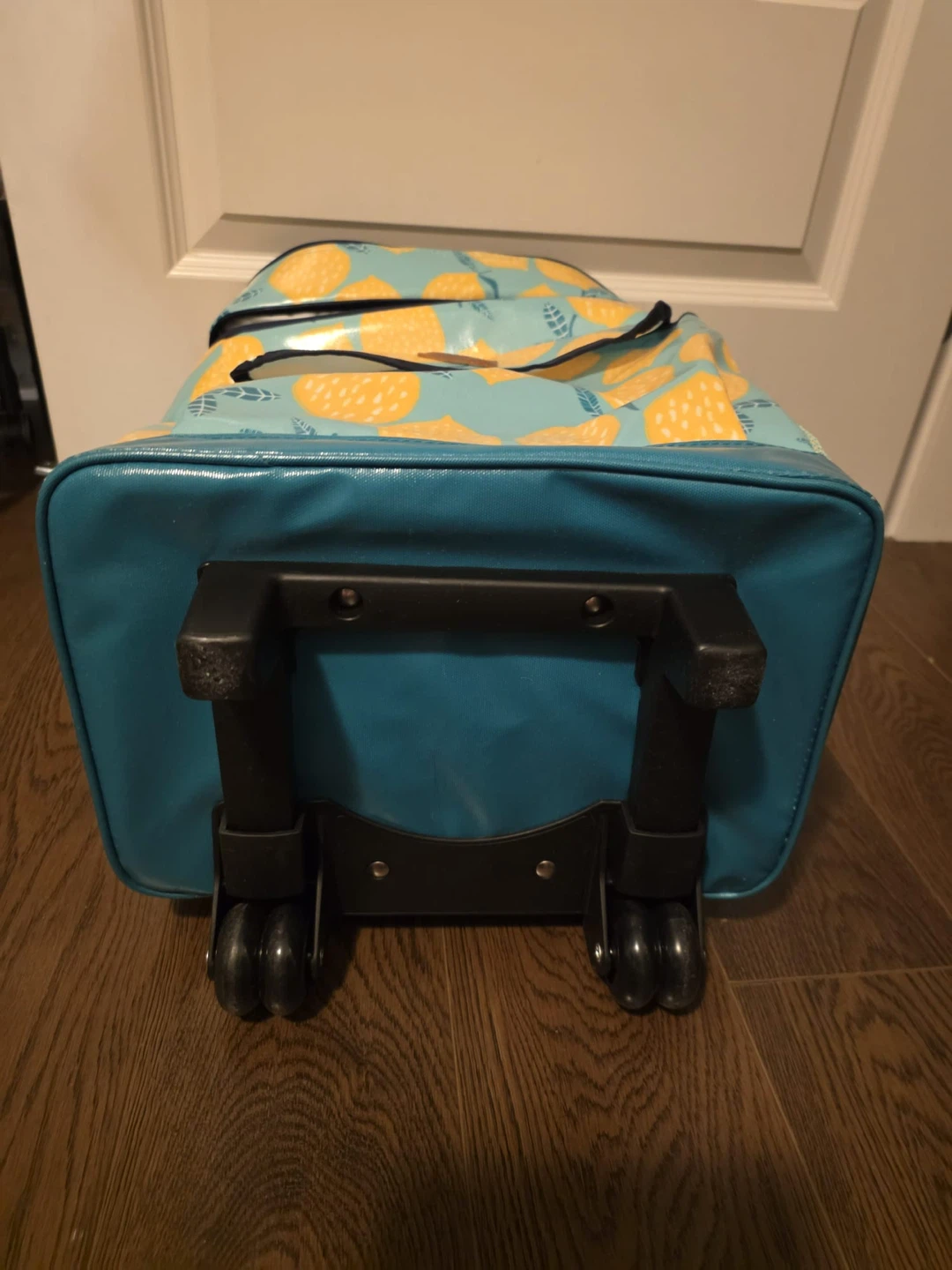 Sun&Bliss Rolling Cooler Bag with Lemon Print - photo 5