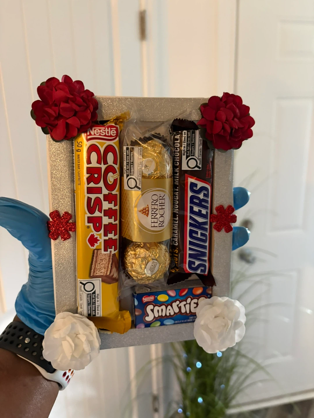 Gift and roses bouquet comes with complementary chocolate pack - photo 4