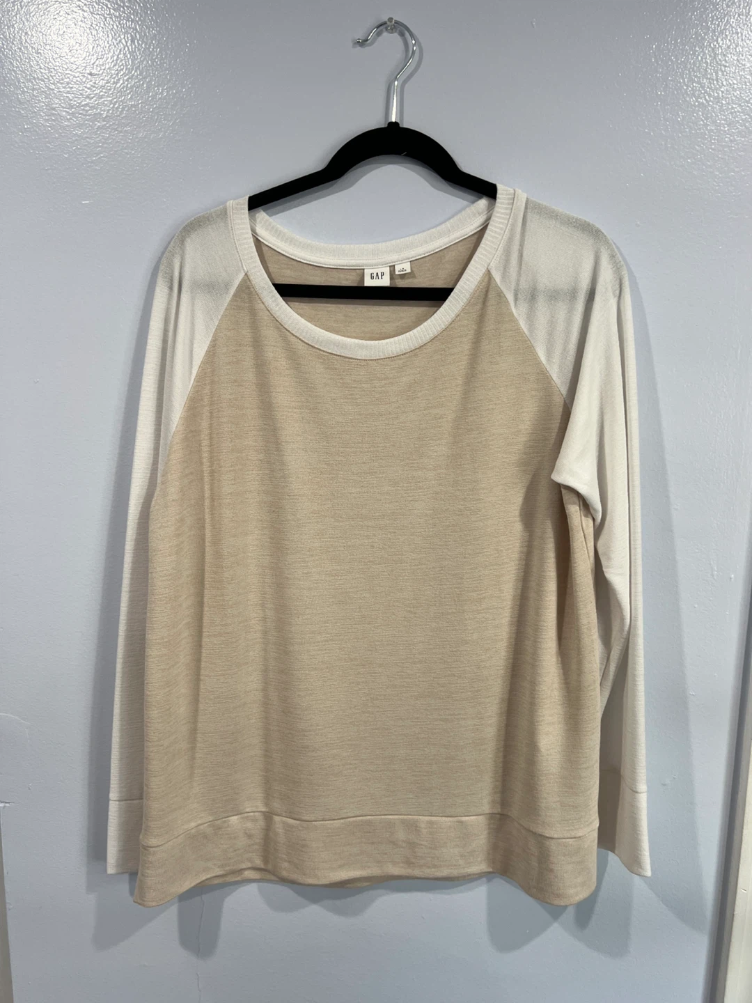 GAP Raglan Long Sleeve Top