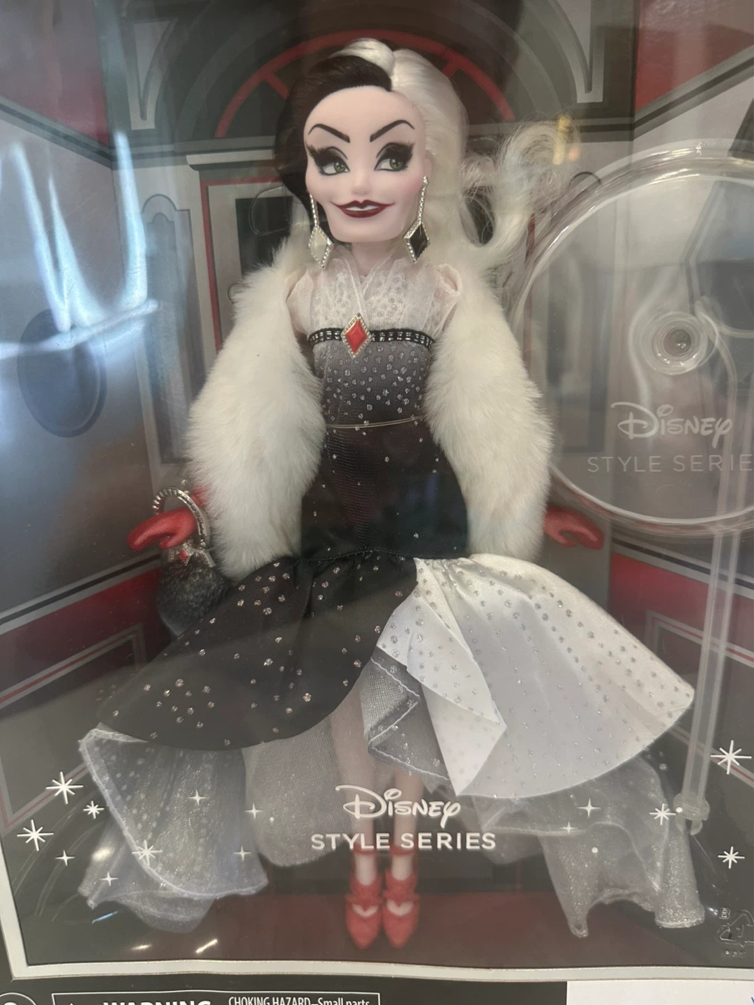 Disney Villans 2021 Cruella de vil collectors - photo 3