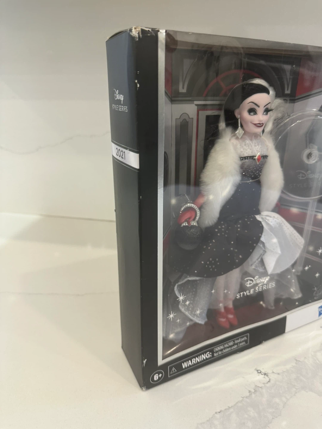 Disney Villans 2021 Cruella de vil collectors - photo 4