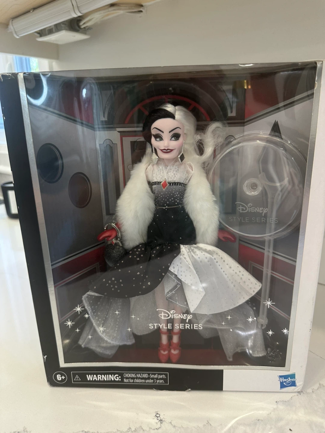 Disney Villans 2021 Cruella de vil collectors - photo 2