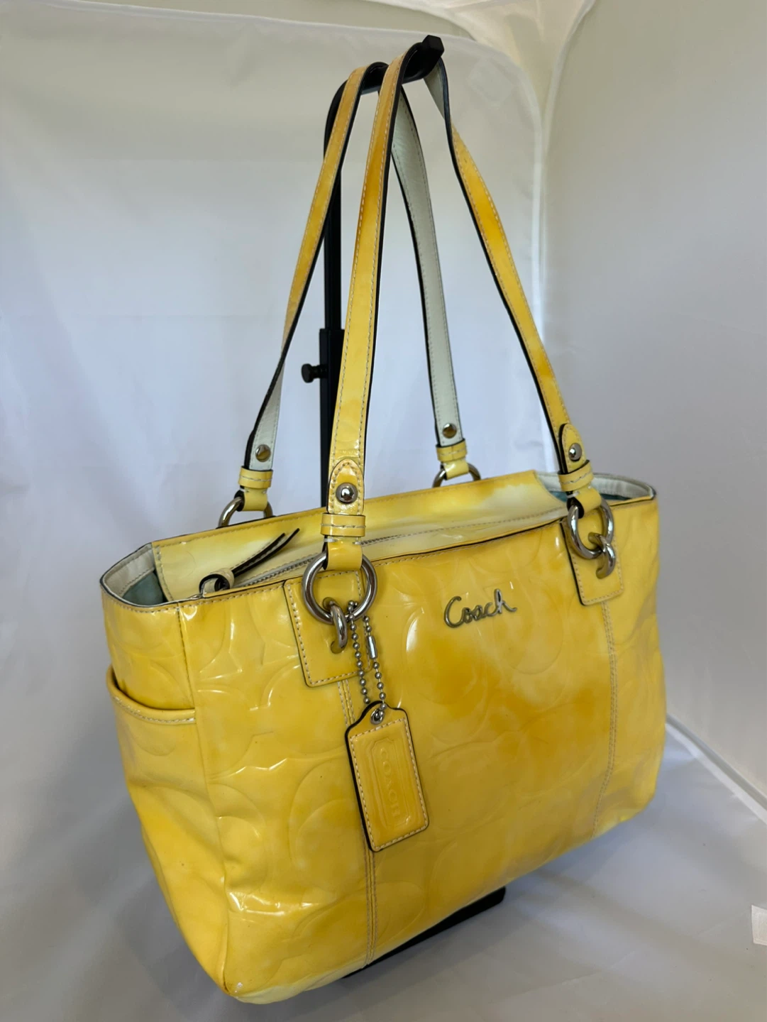 Coach F14709 Yellow Patent Leather Signature Tote - photo 3
