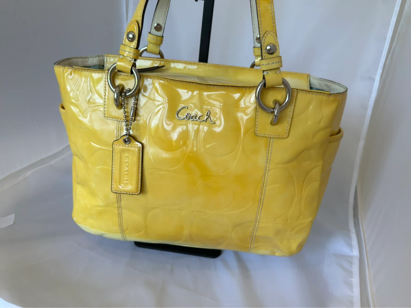 Coach F14709 Yellow Patent Leather Signature Tote - photo 2