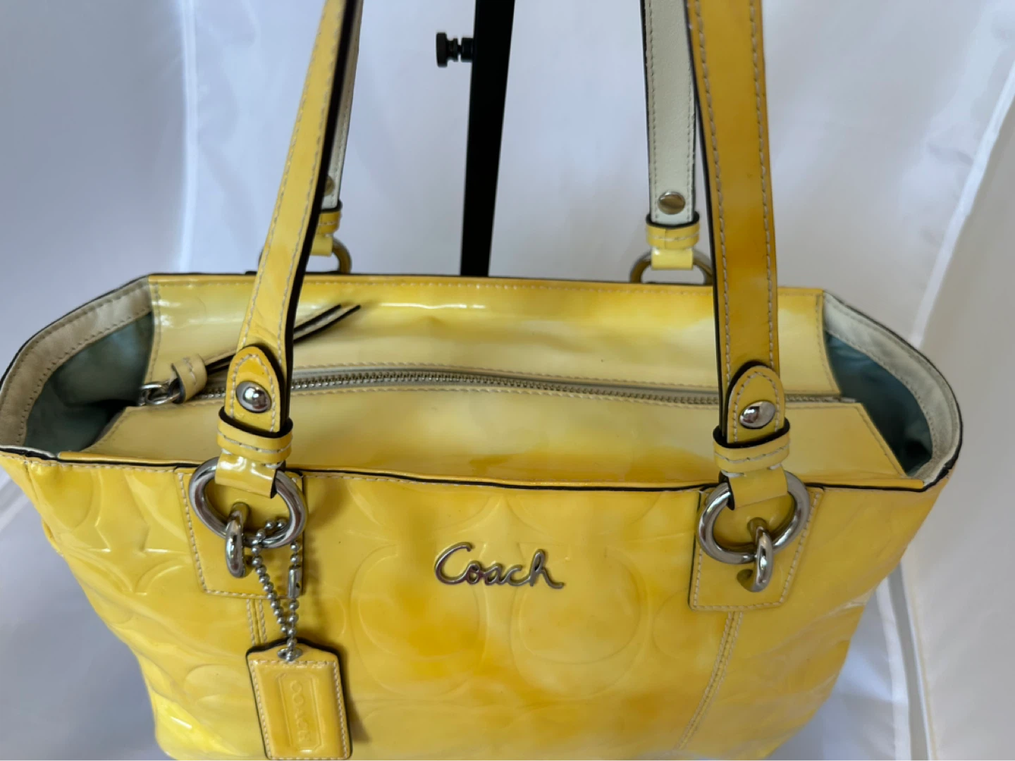 Coach F14709 Yellow Patent Leather Signature Tote - photo 4