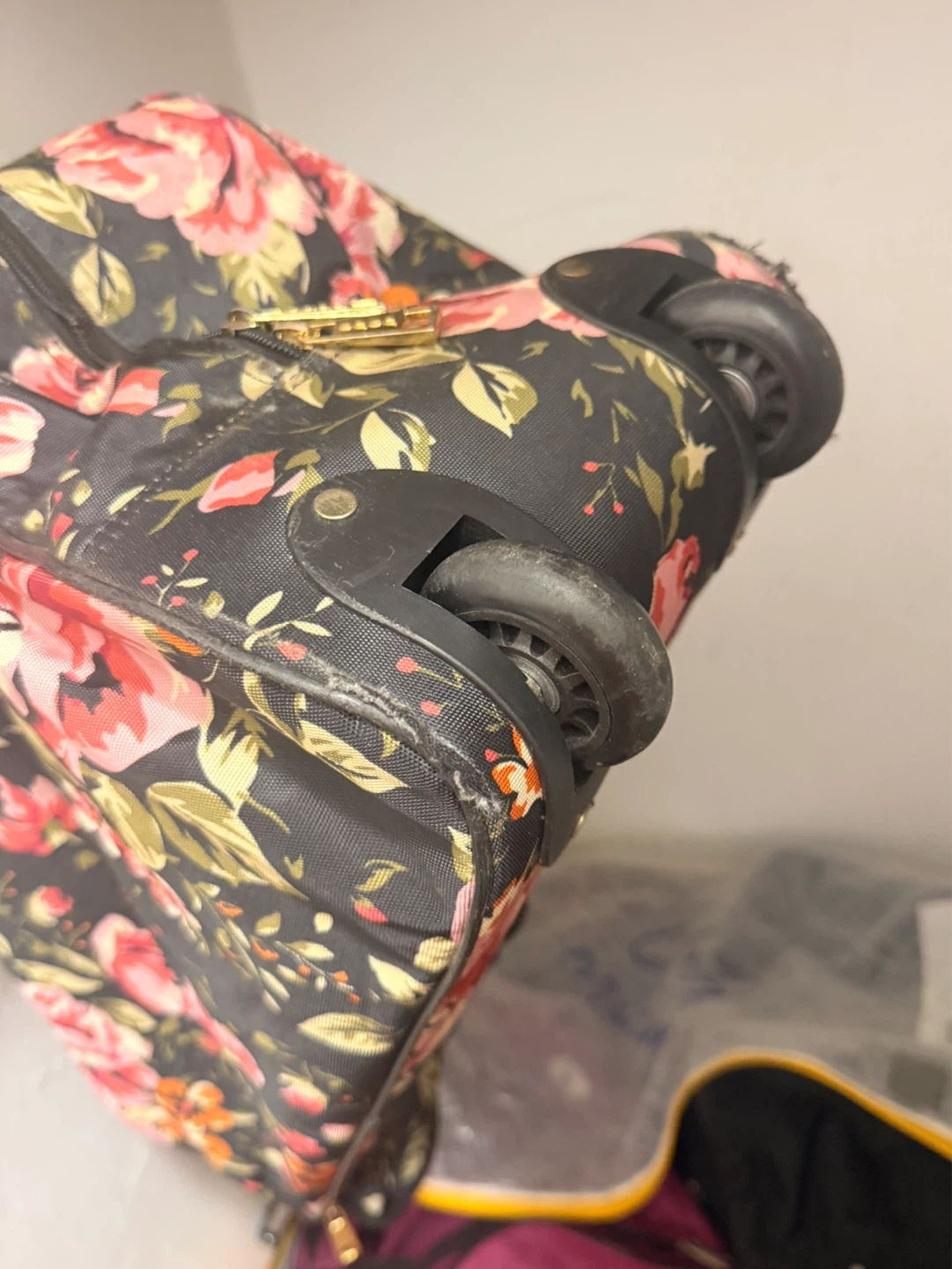 Bebe Floral Rolling Luggage Bag - photo 5
