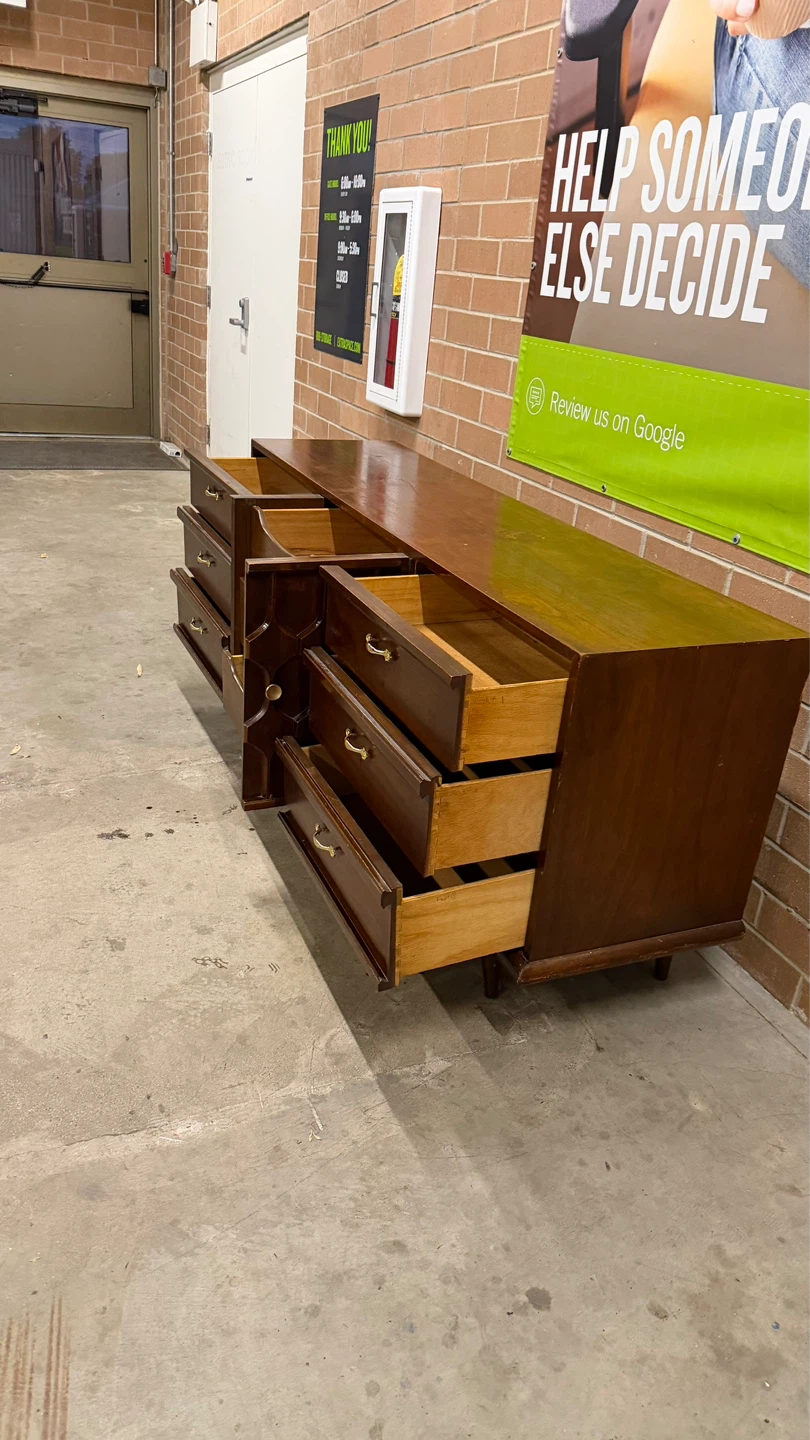 Vintage Mid-Century Modern Dresser - photo 3