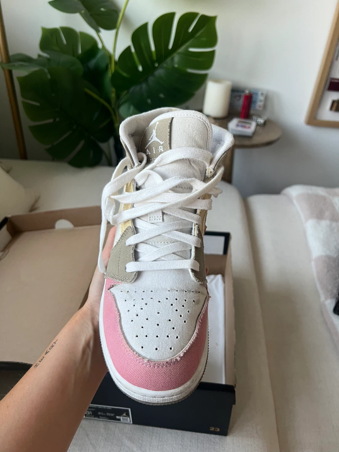 Air Jordan 1 Mid SE Sneakers 6.5Y/8W - photo 4