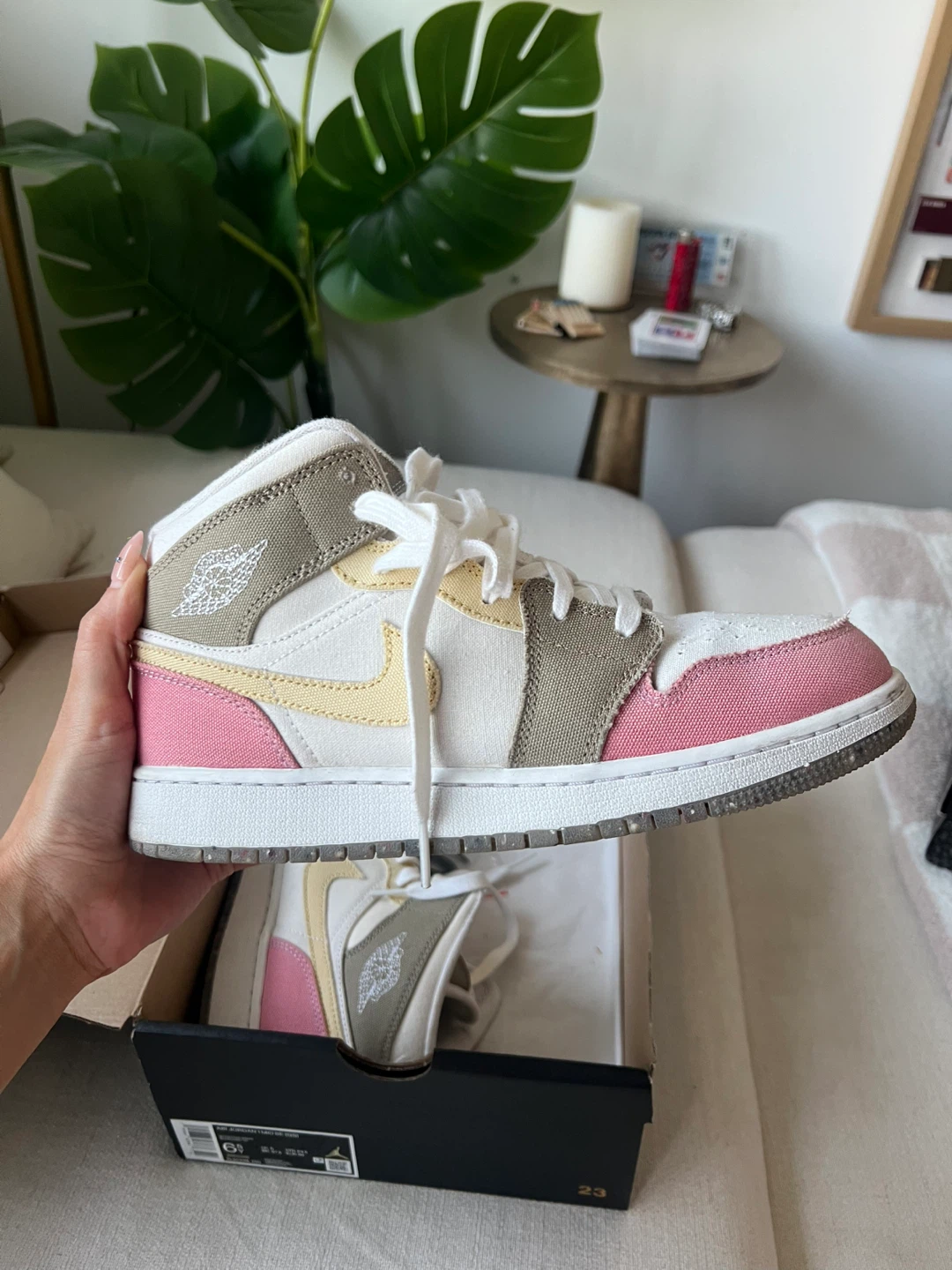 Air Jordan 1 Mid SE Sneakers 6.5Y/8W - photo 3