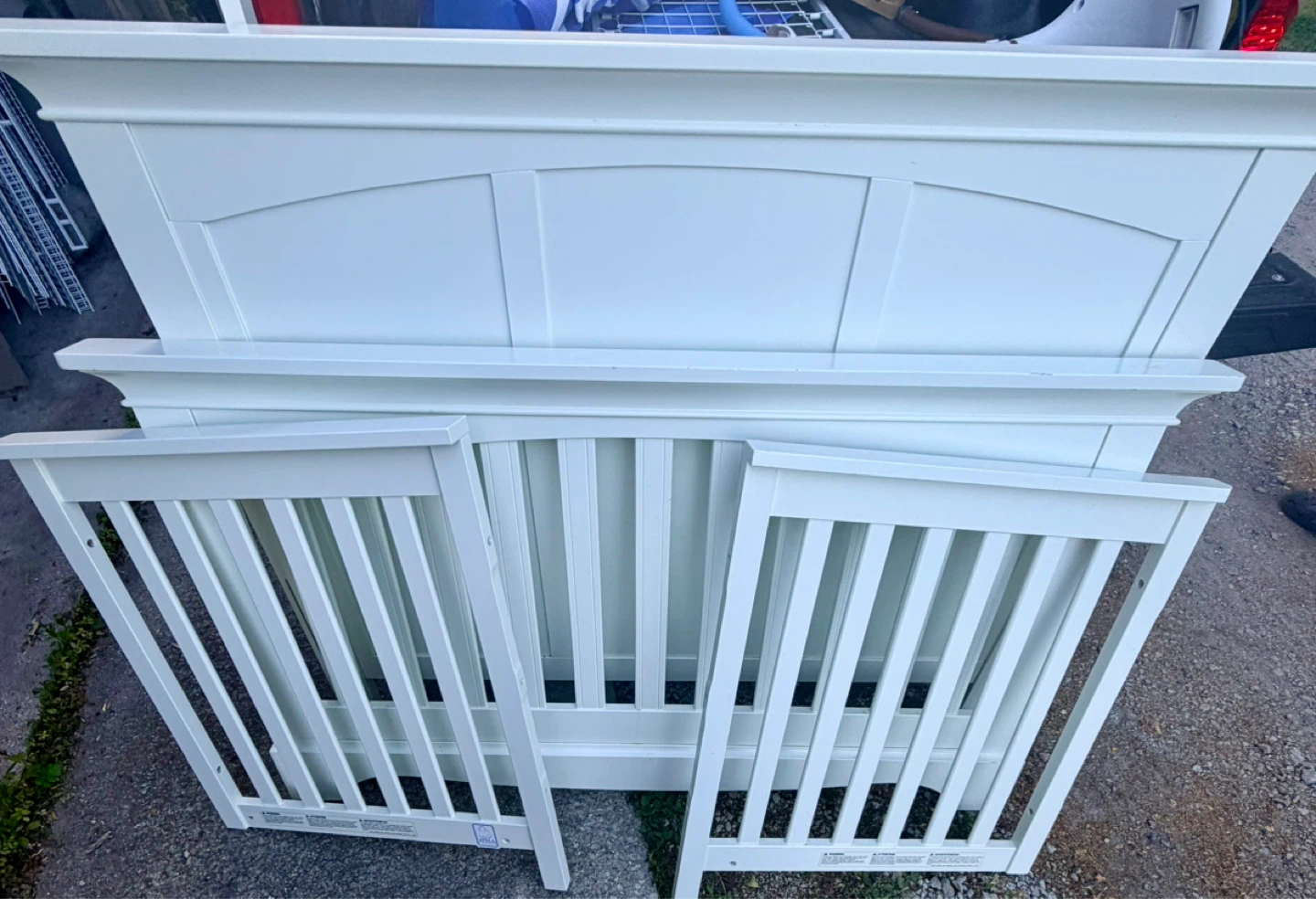 Convertible crib w/ mattress - photo 2